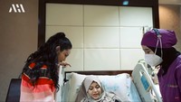 <p>Baik KD maupun Ashanty terus memberikan semangat kepada Aurel agar cepat pulih, Bunda. (Foto: YouTube AH)</p>