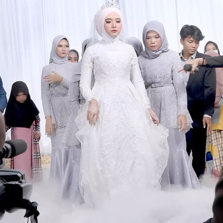 Dugaan perselingkuhan mantan suami Mawar AFI, Steno Ricardo dengan Susi babysitter yang ia nikahi bikin heboh. Yuk, intip potret Susi!