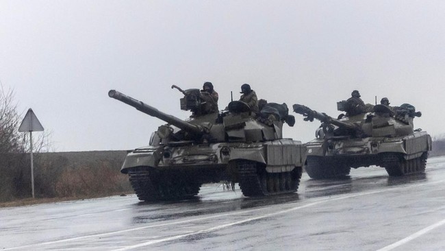 Pertempuran antara tentara Rusia dan Ukraina pecah di Mariupol, Jumat (18/3). Dalam pertempuran ini, pasukan Negeri Beruang Merah dibantu separatis pro-Rusia.