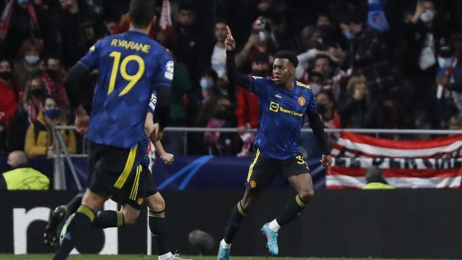 Dua pemain Manchester United Anthony Elanga dan Scott McTominay memuji pelatih baru mereka Erik Ten Hag setinggi langit.