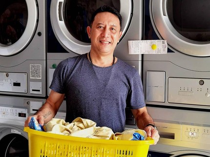 Lama Menghilang, Presenter Sonny Tulung Kini Jadi Pengusaha Laundry Nih Bun