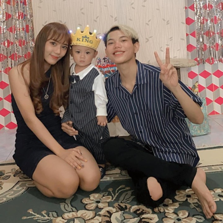 <p>Tegar dan sang istri yang menikah pada 20 Maret 2020 ini sudah dikaruniai seorang anak laki-laki yang diberi nama Abidzar Oktaviano Putra. (Foto: Instagram @tegar_official) <br /><br /><br /></p>