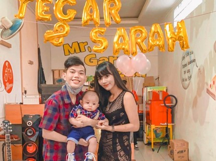 Jadi Idola Baru di Malaysia, Ini 7 Potret Tegar Septian Bersama Istri dan Anak