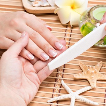 img-title Yuk, Lakukan 6 Cara Merawat Kuku Ini untuk Dapatkan Hasil yang Cantik dan Sehat
