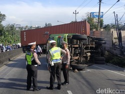 Kontainer Melintang di Tanjakan Cimory Bawen, Contraflow Diberlakukan