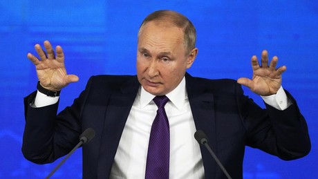 Vladimir Putin sudah 22 tahun menguasai Rusia, mengawali takhta pada perang Chechen hingga kini melakukan invasi di Ukraina.