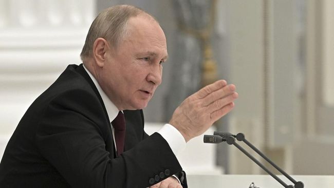 Presiden Rusia Vladimir Putin menyampaikan langsung protesnya atas rencana Finlandia untuk bergabung dengan NATO saat berbincang dengan Presiden Sauli Niinisto.