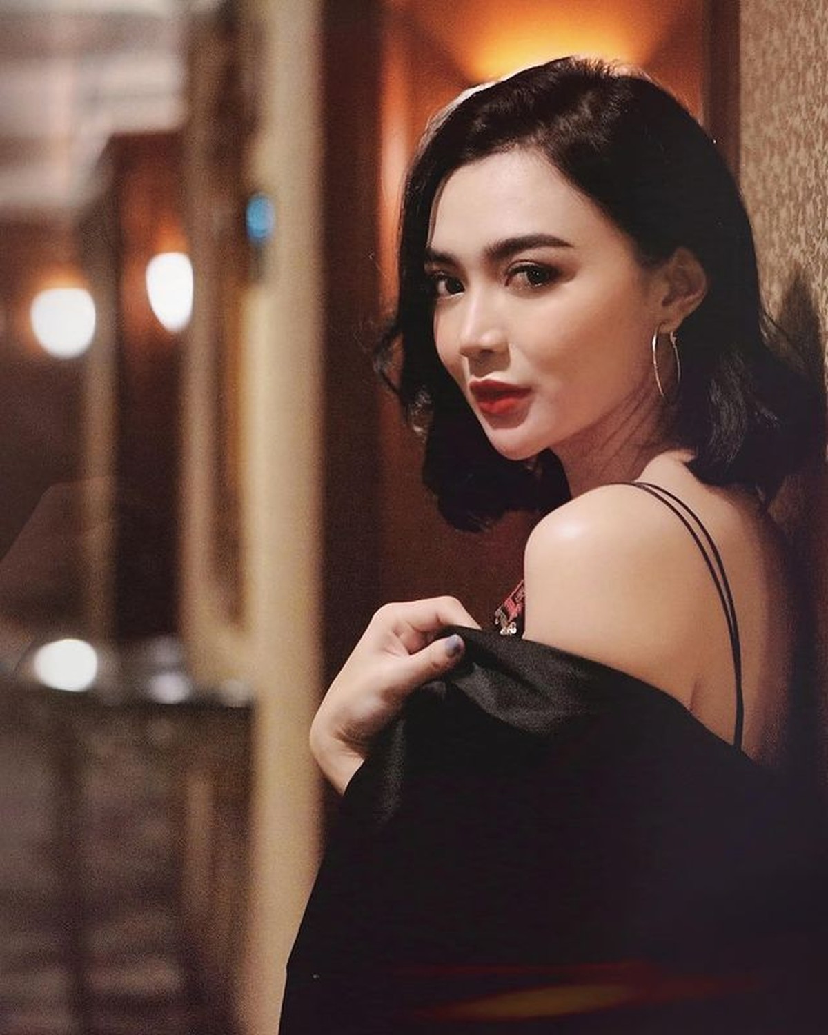 Wika Salim baru-baru ini jadi sorotan usai digombali oleh Menteri Badan Usaha Milik Negara&comma; Erick Thohir&period; Yuk&comma; intip potretnya&excl;