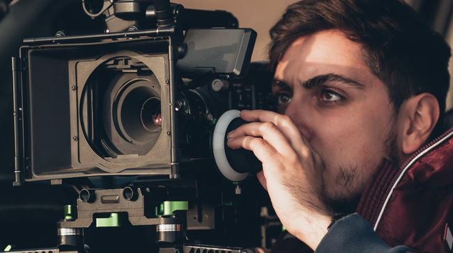 Film dokumenter selalu dikaitkan dengan penonton yang spesifik dan kalah populer dibandingkan jenis lainnya seperti drama, fiksi, atau horor.