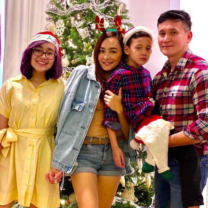 <p>Marcelino Lefrandt dan Dewi Rezer menikah pada 2007 lalu. Namun, keduanya memutuskan untuk berpisah pada 2016. Dari pernikahannya itu, mereka dikaruniai dua anak, Bunda. (Foto: Instagram @rezerdewi)</p>