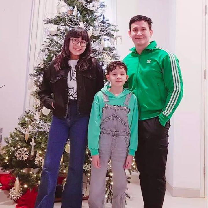 <p>Brinette diketahui kini berusia 14 tahun, sementara Jarvis berusia 10 tahun. Wah, tak terasa anak-anaknya sudah beranjak besar ya, Bun? Tinggi Brinette pun hampir menyaingi sang ayah. (Foto: Instagram @marcelinolefrandt)</p>