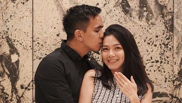 img-title So Sweet, Andovi da Lopez Resmi Lamar Kekasih di Tanggal Cantik