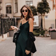 4 Tips Elegan Menghadiri Undangan Pernikahan Mantan, Nggak Perlu Nangis Bombay!