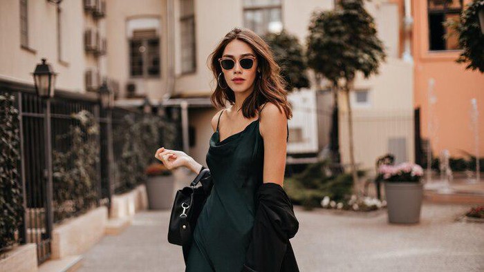 4 Tips Elegan Menghadiri Undangan Pernikahan Mantan, Nggak Perlu Nangis Bombay!