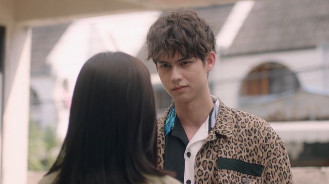 Mulai dari orang tua hingga sahabat menjadi ujian hubungan Gorya (Tu Tontawan) dan Thyme (Bright) dalam F4 Thailand: Boys Over Flowers.