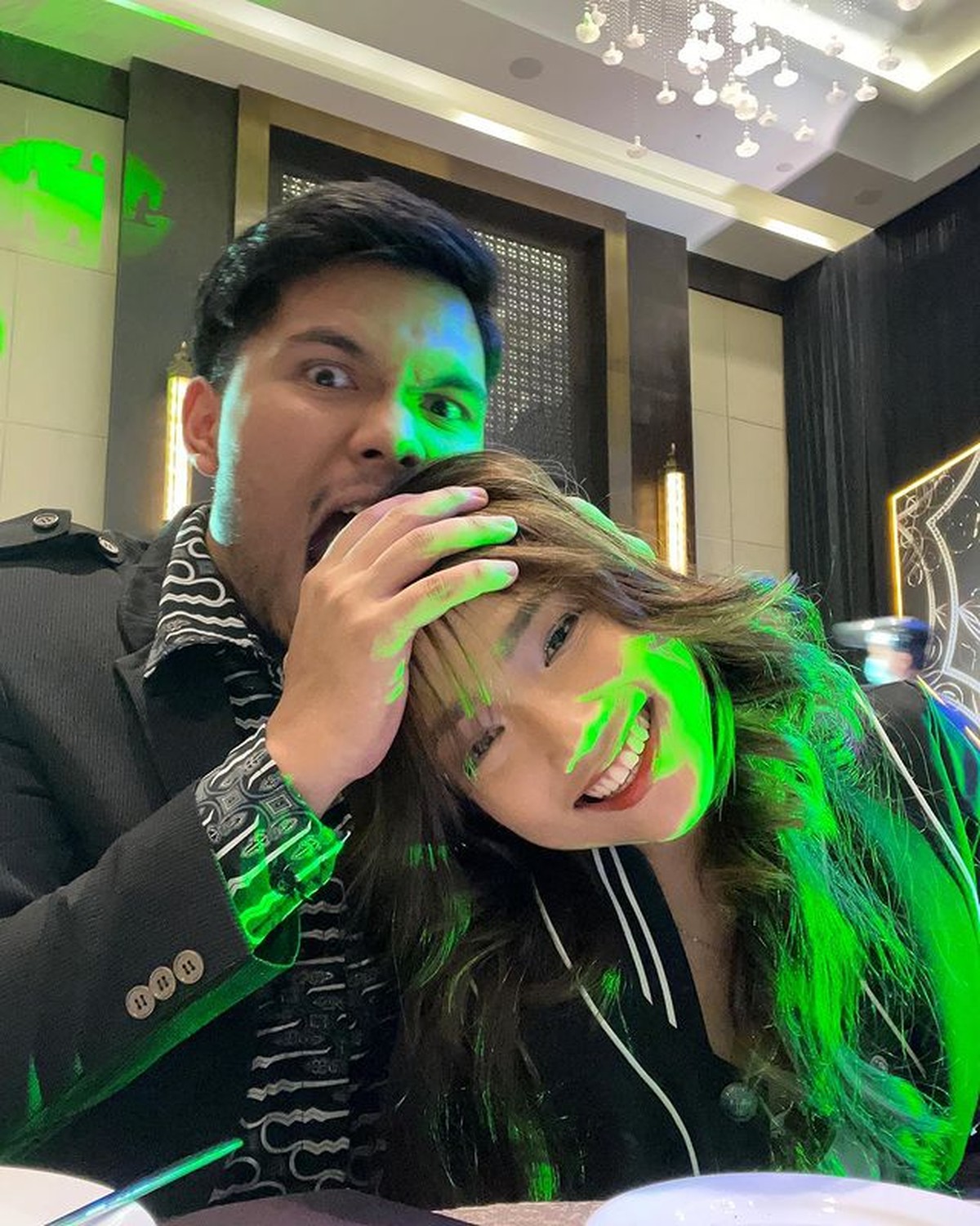 Pasangan muda-mudi&comma; Fuji dan Thariq Halilintar yang belum lama ini jadian makin lengket dan mesra&period; Yuk&comma; intip potret mereka&excl;