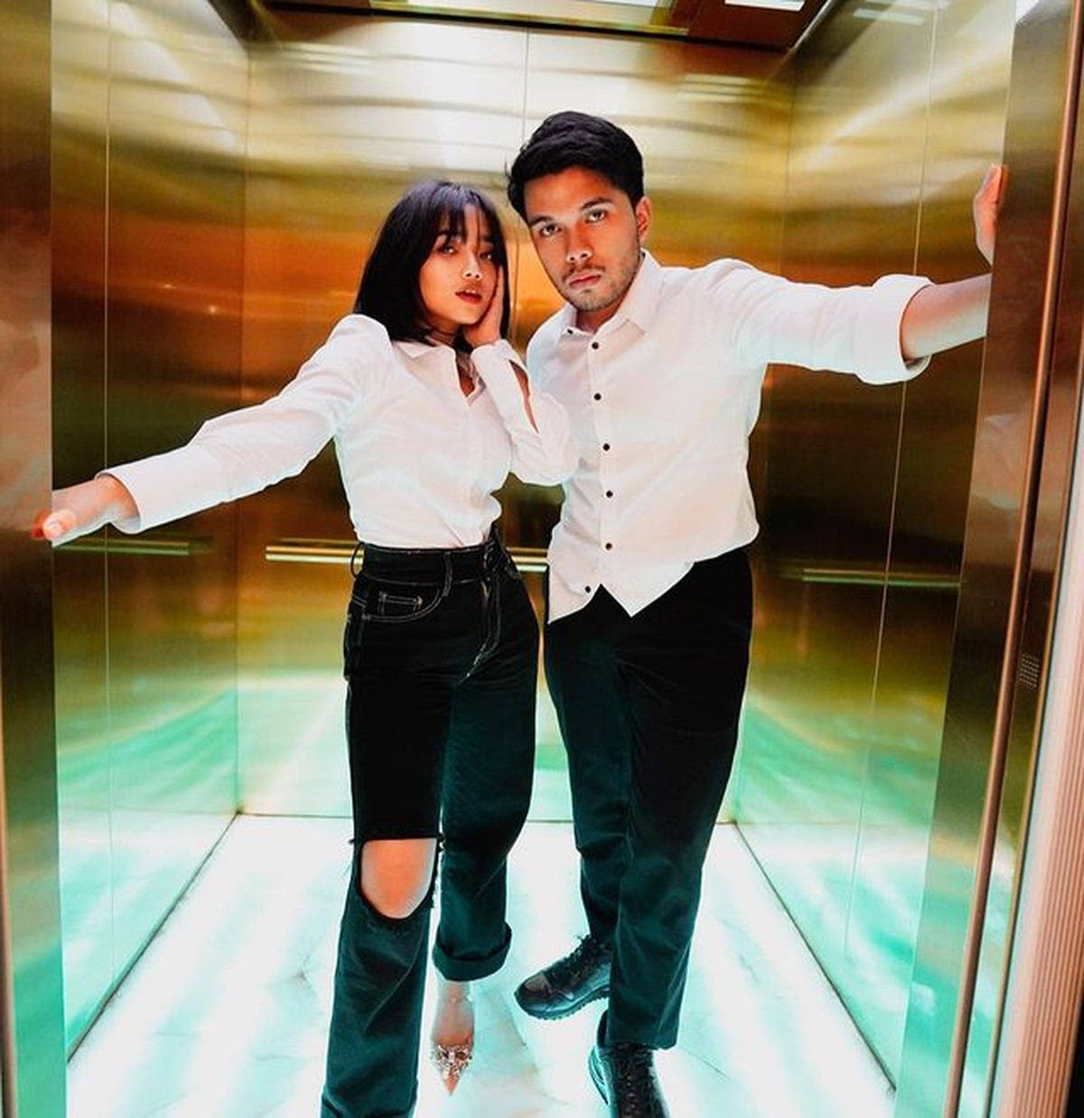 Pasangan muda-mudi&comma; Fuji dan Thariq Halilintar yang belum lama ini jadian makin lengket dan mesra&period; Yuk&comma; intip potret mereka&excl;