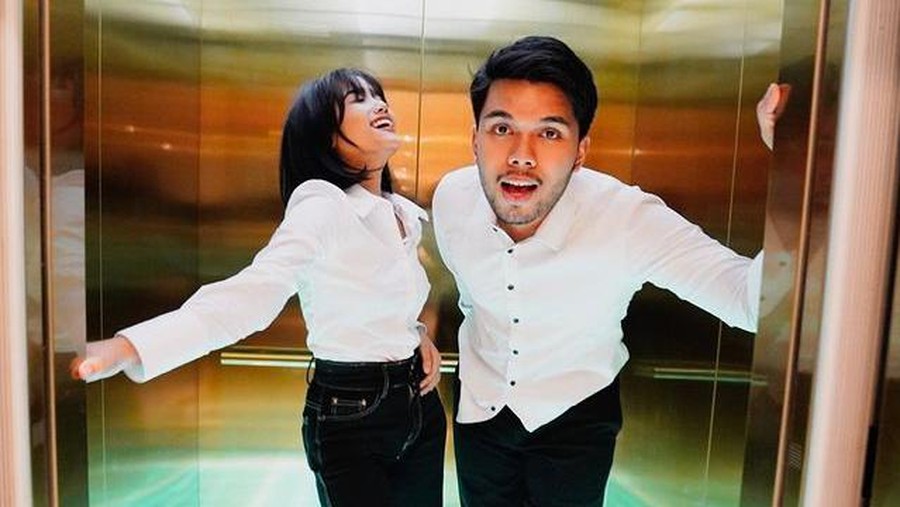 Fuji dan Thariq Halilintar Pasangan muda-mudi, Fuji dan Thariq Halilintar yang belum lama ini jadian makin lengket dan mesra. Yuk, intip potret mereka!