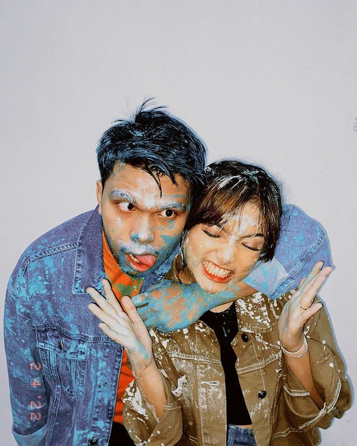 Pasangan muda-mudi&comma; Fuji dan Thariq Halilintar yang belum lama ini jadian makin lengket dan mesra&period; Yuk&comma; intip potret mereka&excl;