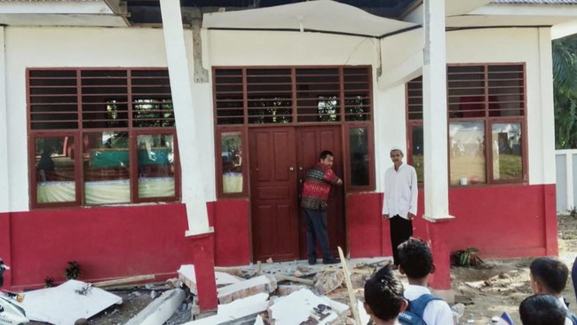 Sebanyak 24 bangunan sekolah di Kabupaten Pasaman Barat mengalami kerusakan karena terdampak gempa bumi darat magnitudo 6,2 pada Jumat (25/2).