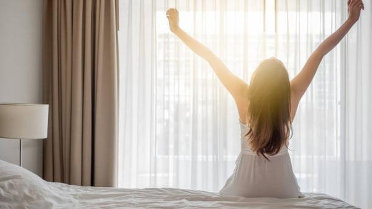 Meskipun rutinitas bagun pagi sulit untuk sebagian orang, beberapa zodiak ini justru menyukai bagun pagi. Cek 5 zodiak paling suka bangun pagi yuk, Bunda.