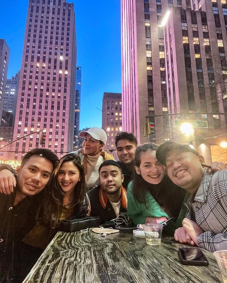 Jessica Mila dan Yakup Hasibuan tengah menikmati liburan di Negeri Paman Sam, Amerika Serikat. Yuk, intip momen mesranya!