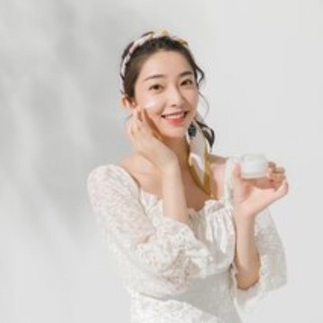 img-title Beauties, Ternyata Ini lho Urutan Skincare Rutin Pagi dan Malam Hari yang Benar!