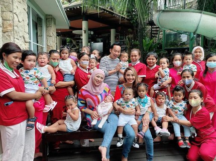Monica Soraya Heboh & Repot Rawat 13 Anak Angkat, Tapi Tak Izinkan Diadopsi Orang Lain