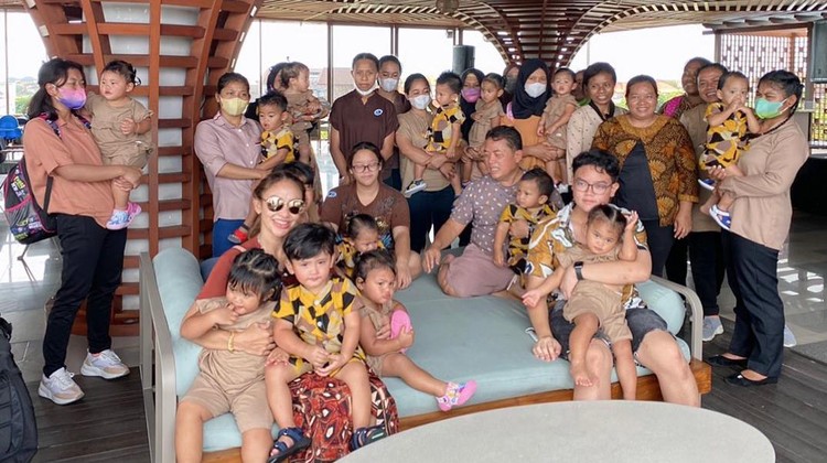 Monica Soraya dan 13 Bayinya