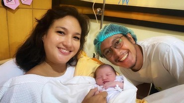 img-title Usai Diazankan, Anak Nadine Chandrawinata Didengarkan Lagu Rohani