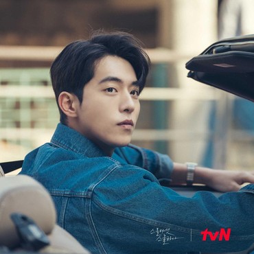 Foto Perdana Nam Joo Hyuk Saat Wamil Bikin Fans Heboh