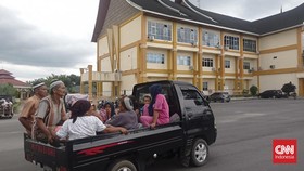 Ramai-ramai Datangi Kantor Bupati Pasaman Barat, Pengungsi Akui Lapar