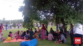 10 Ribu Warga Pasaman Barat Mengungsi ke Halaman hingga Lapangan