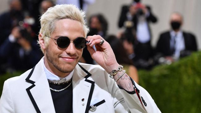 Pete Davidson menyamakan Kanye West dengan karakter juru bersih yang dibawakan Robin Williams dalam Mrs Doubtfire (1993).