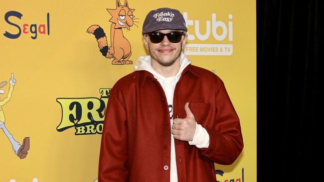 Hubungan asmara Pete Davidson dan Emily Ratajkowski dikabarkan sulit berlanjut ke babak yang lebih serius dan sudah balik jadi teman.