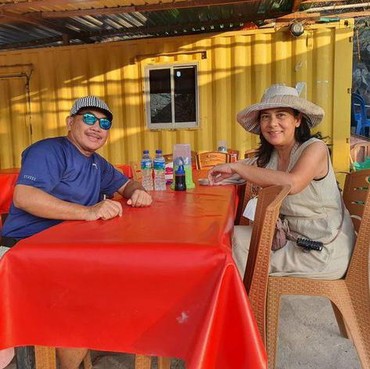 Pamer Pegangan Tangan Mesra dengan David Sumendap, Lydia Kandou Go Public?