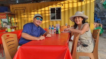 img-title Pamer Pegangan Tangan Mesra dengan David Sumendap, Lydia Kandou Go Public?