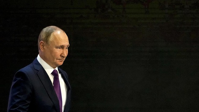 Pengamat menganalisis sejumlah penyebab yang menyebabkan banyak warga Indonesia cenderung mendukung invasi Rusia ke Ukraina.