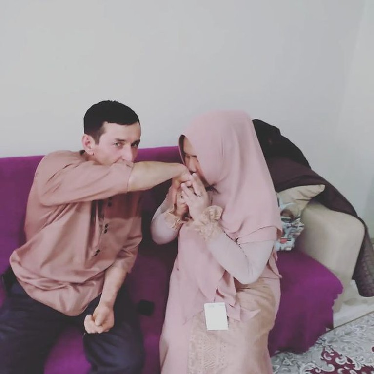 Rohimah Alli Kabar bahagia datang dari Rohimah mantan istri Kiwil yang baru saja menikah lagi dengan seorang pria Turki. Yuk, intip potretnya!