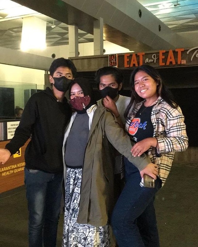 Rohimah Alli Kabar bahagia datang dari Rohimah mantan istri Kiwil yang baru saja menikah lagi dengan seorang pria Turki. Yuk, intip potretnya!