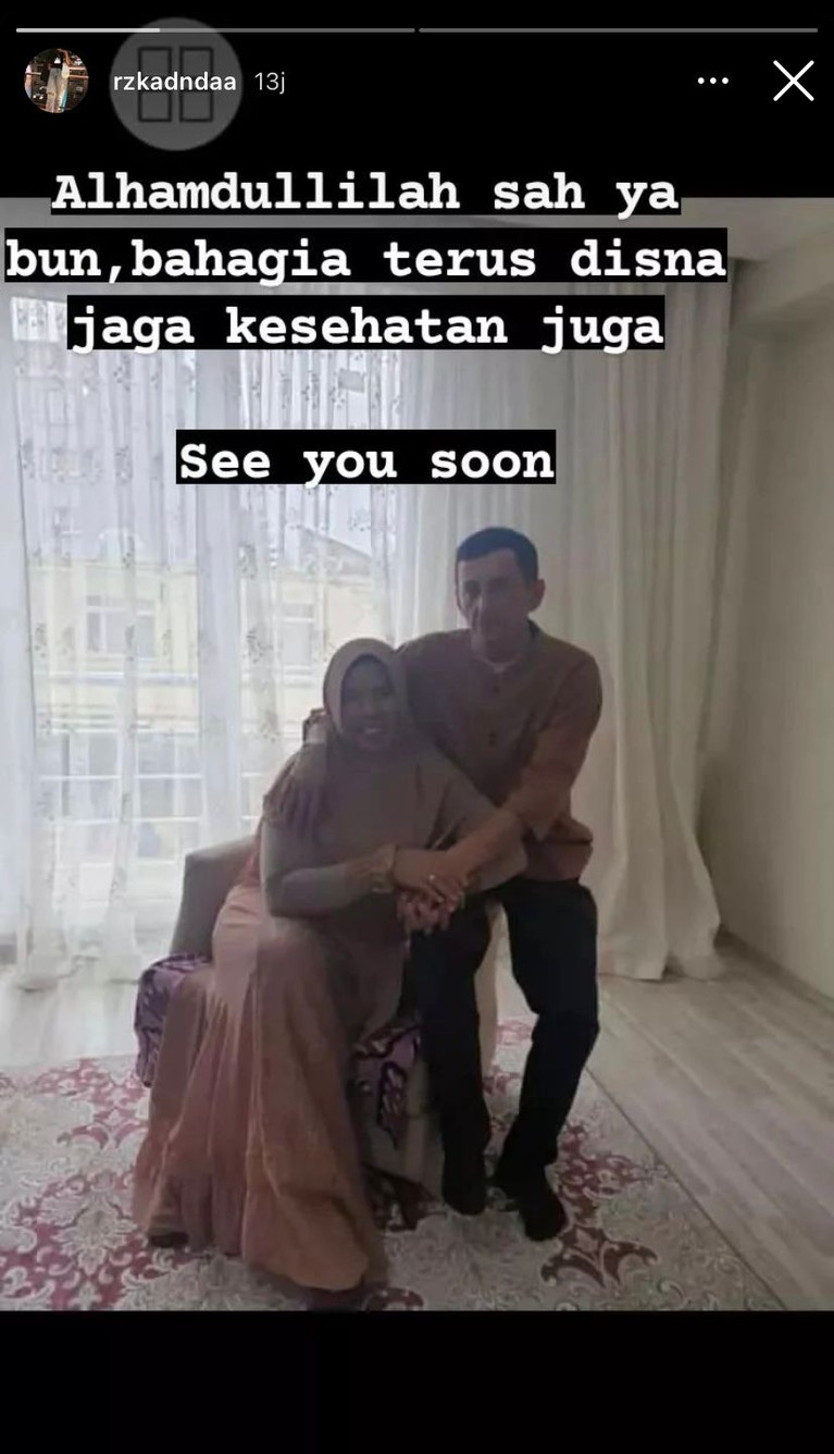 Rohimah Alli Kabar bahagia datang dari Rohimah mantan istri Kiwil yang baru saja menikah lagi dengan seorang pria Turki. Yuk, intip potretnya!