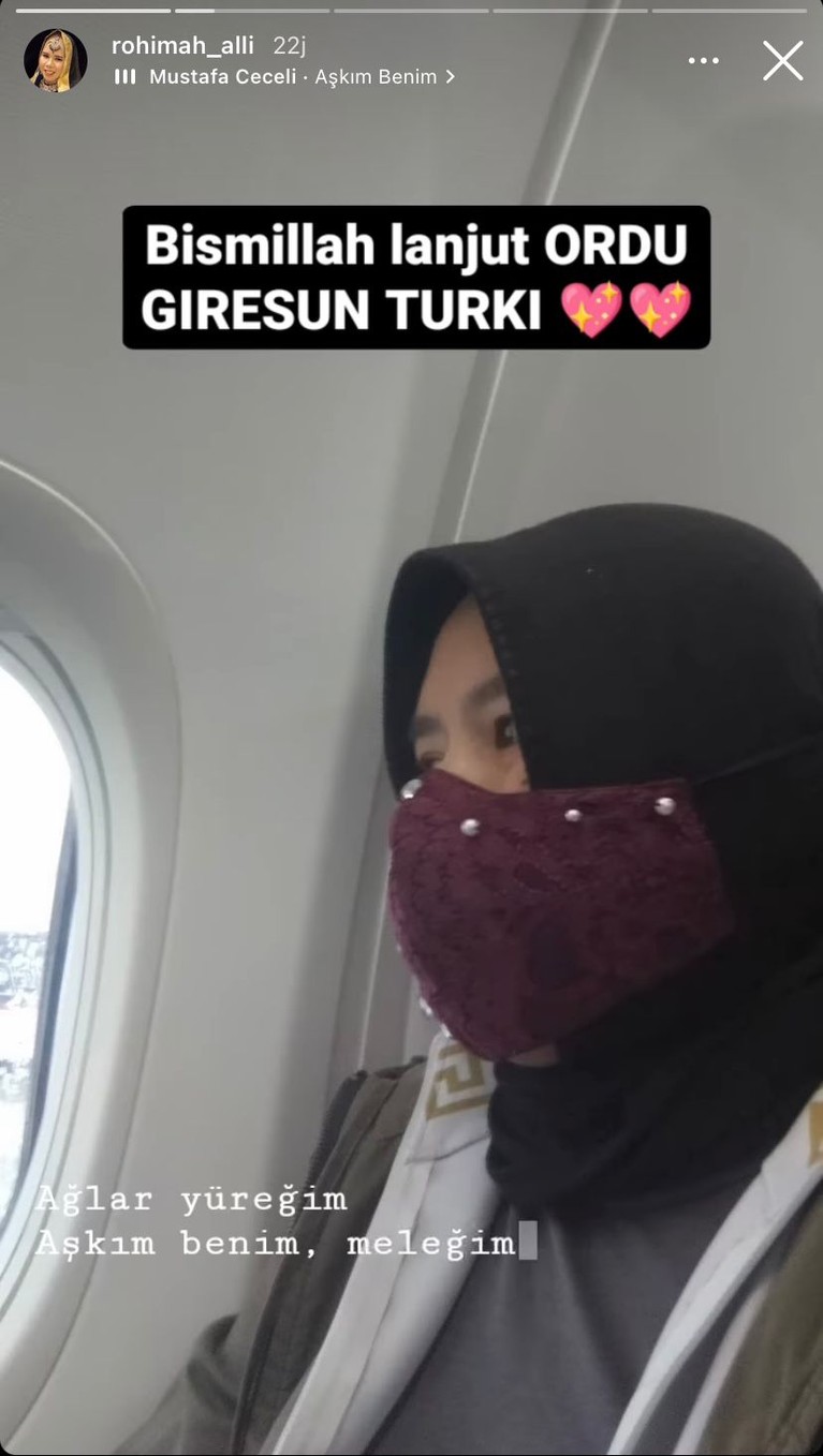 Rohimah Alli Kabar bahagia datang dari Rohimah mantan istri Kiwil yang baru saja menikah lagi dengan seorang pria Turki. Yuk, intip potretnya!