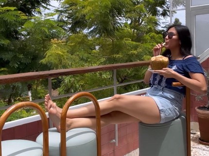 7 Potret Sharena Delon Isoman Sendirian, Wujudkan Mimpi Bisa Me Time