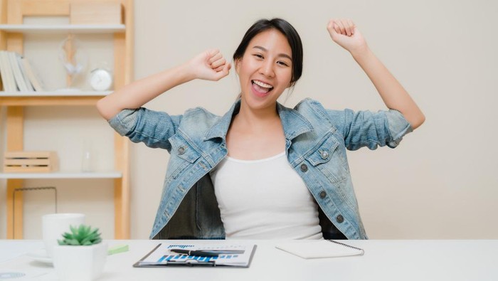 Tetap Happy Meski Pekerjaan Seolah Tak Kunjung Habis, Terapkan 4 Cara Ini Agar Pekerjaan Terasa Ringan!