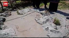 VIDEO: Pasca Gempa, Muncul Semburan Lumpur Di Pasaman