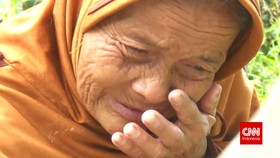 VIDEO: Bantu Nenek Penjual Comro Hidupi 2 Cucu lewat Berbuatbaik.id