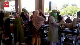 VIDEO: Korban Luka Gempa Pasaman Barat Dirawat di Luar Ruangan