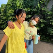 Gaya Tyna Dwi Jayanti Saat Hangout Bersama Putrinya, Seperti Teman Sebaya!