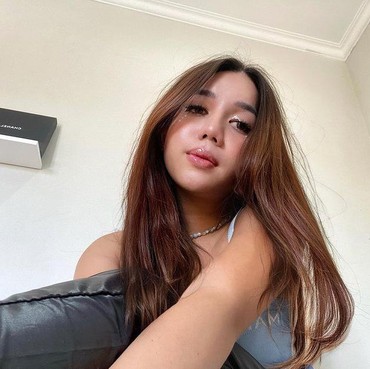 7 Potret Una Dembler Transgender yang Diduga Kekasih Salim Nauderer