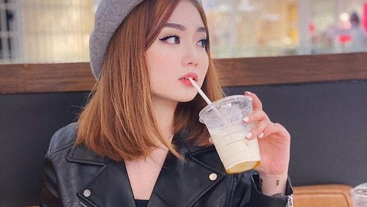 Intip Momen Vanessa Khong dan Indra Kenz Saat di Kulineran di Luar Negeri